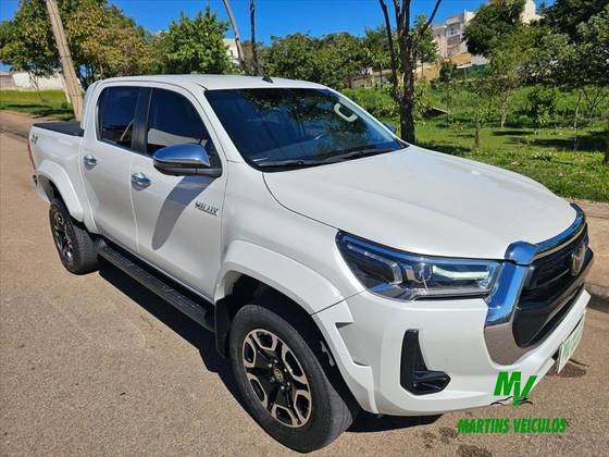 TOYOTA HILUX 2.8 D-4D TURBO DIESEL CD SRX PLUS 4X4 AUTOMÁTICO TOYOTA HILUX 2.8 D-4D TURBO DIESEL CD SRX PLUS 4X4 AUTOMÁTICO